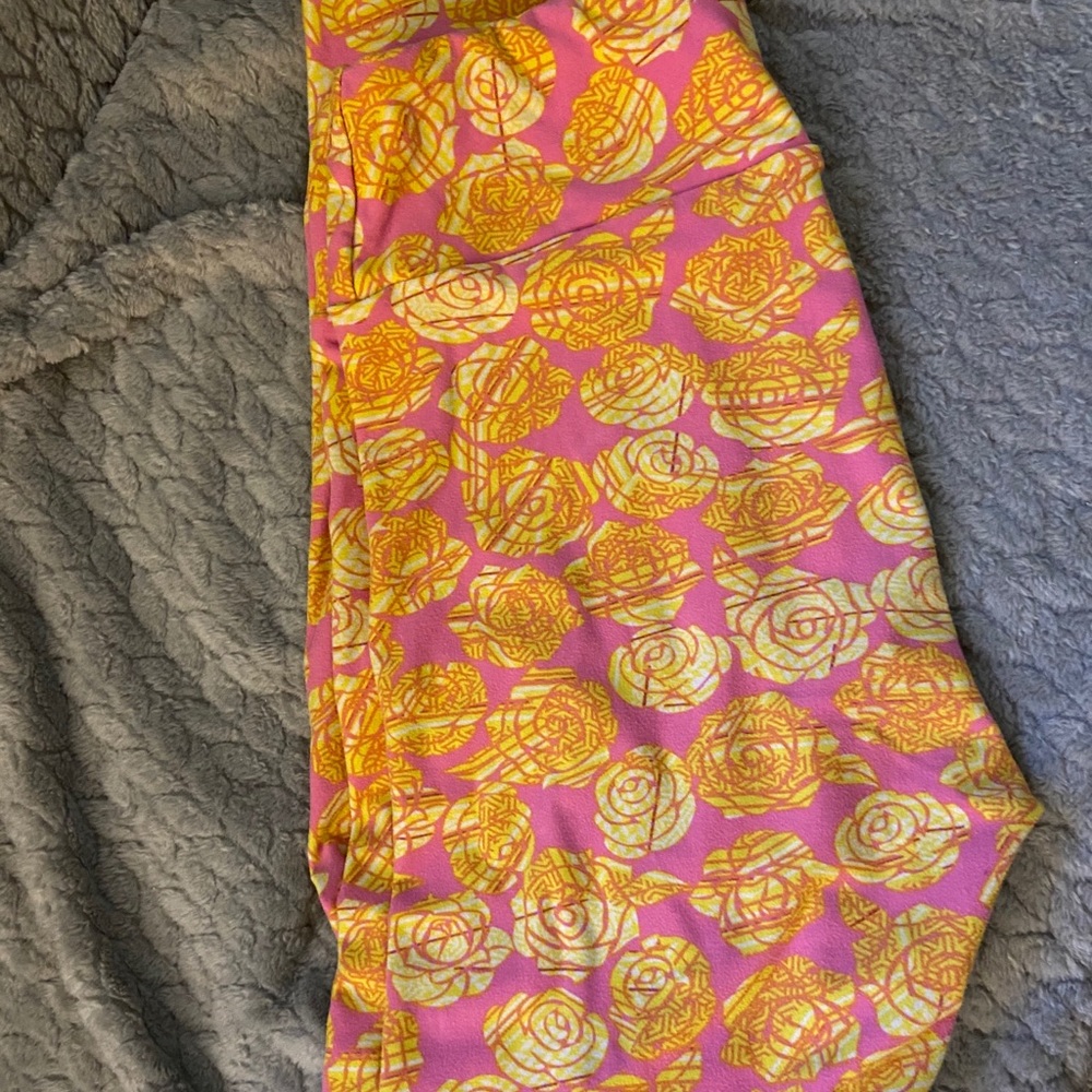 Lularoe leggings pink and gold roses